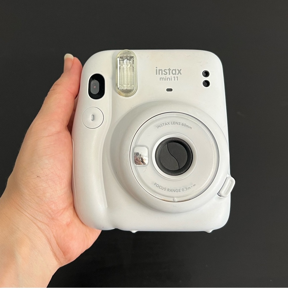 Instax fujifilm camera mini 11 in white